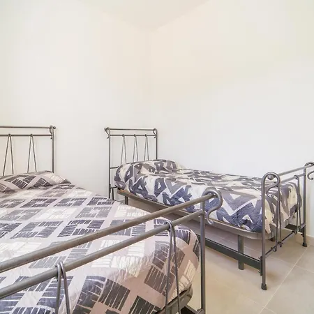 2 Bedroom Gorgeous In Realmonte